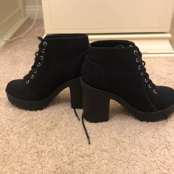 black lace up ankle boots / heeled combat booties - Picture 7 of 9